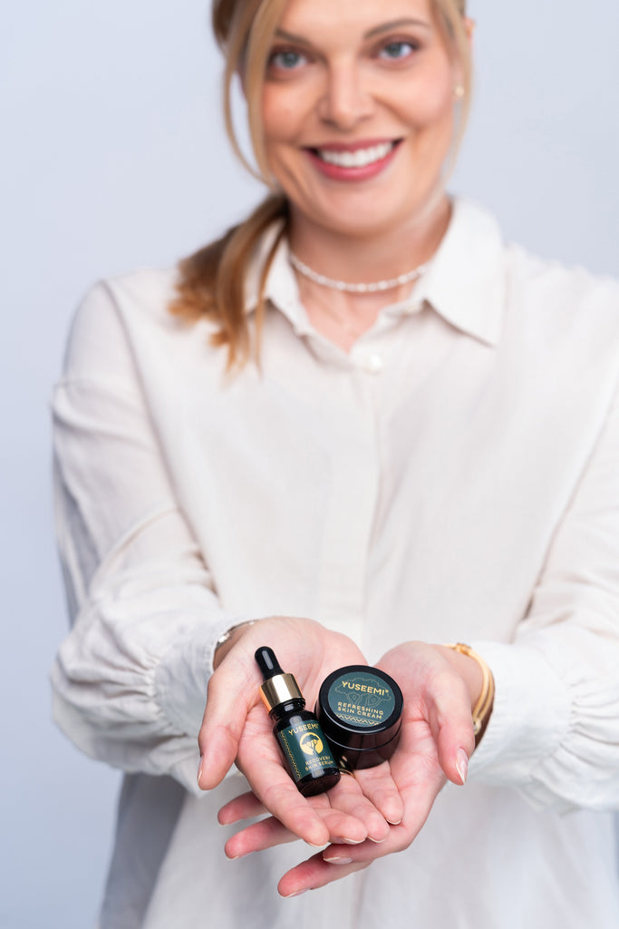 YUSEEMI Travel Set with serum and cream miniatures